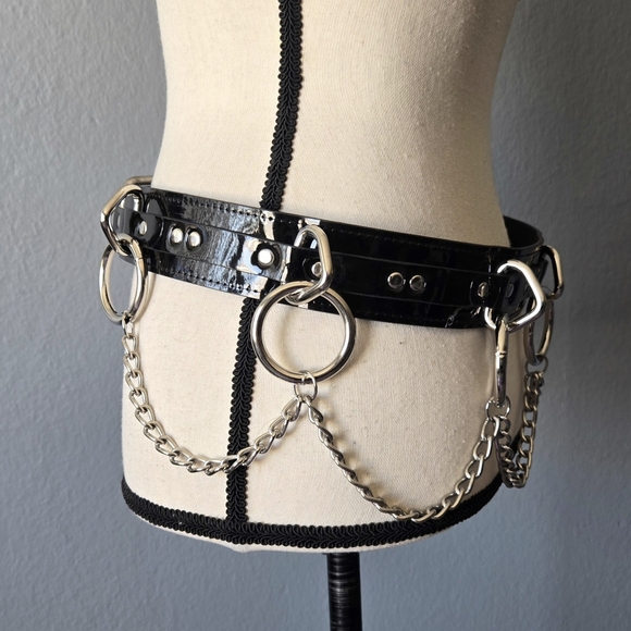 Funk Plus Patent Leather Bondage Belt - Picture 6 of 6